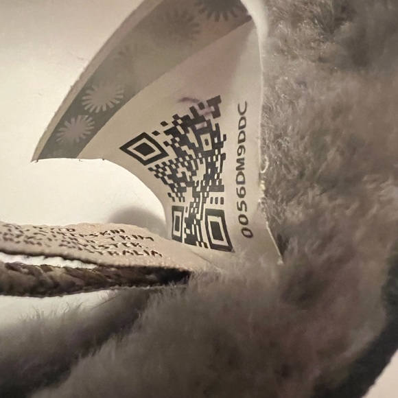 Ugg Gray Shearling Sheepskin Ear Warmers - Picture 2 of 4